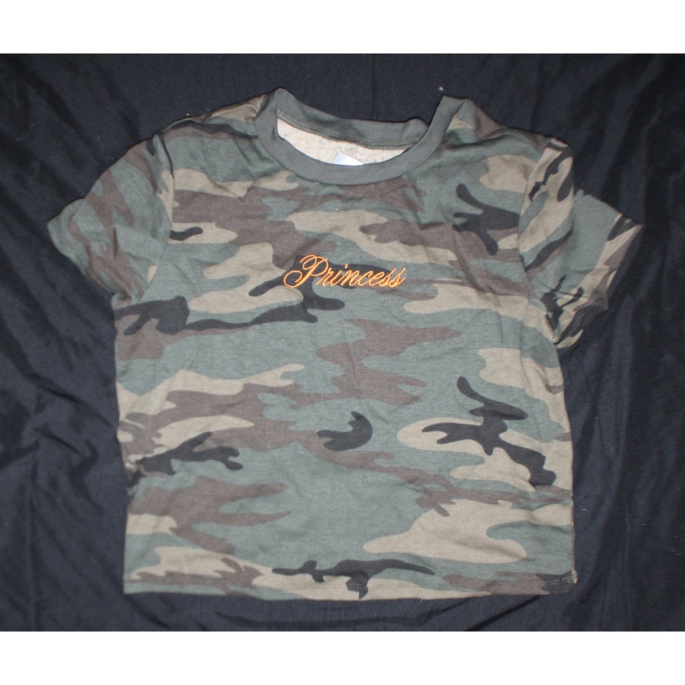 Zoe+Liv Women's Camo Print Princess Embroidered Short Sleeve T-Shirt sz L